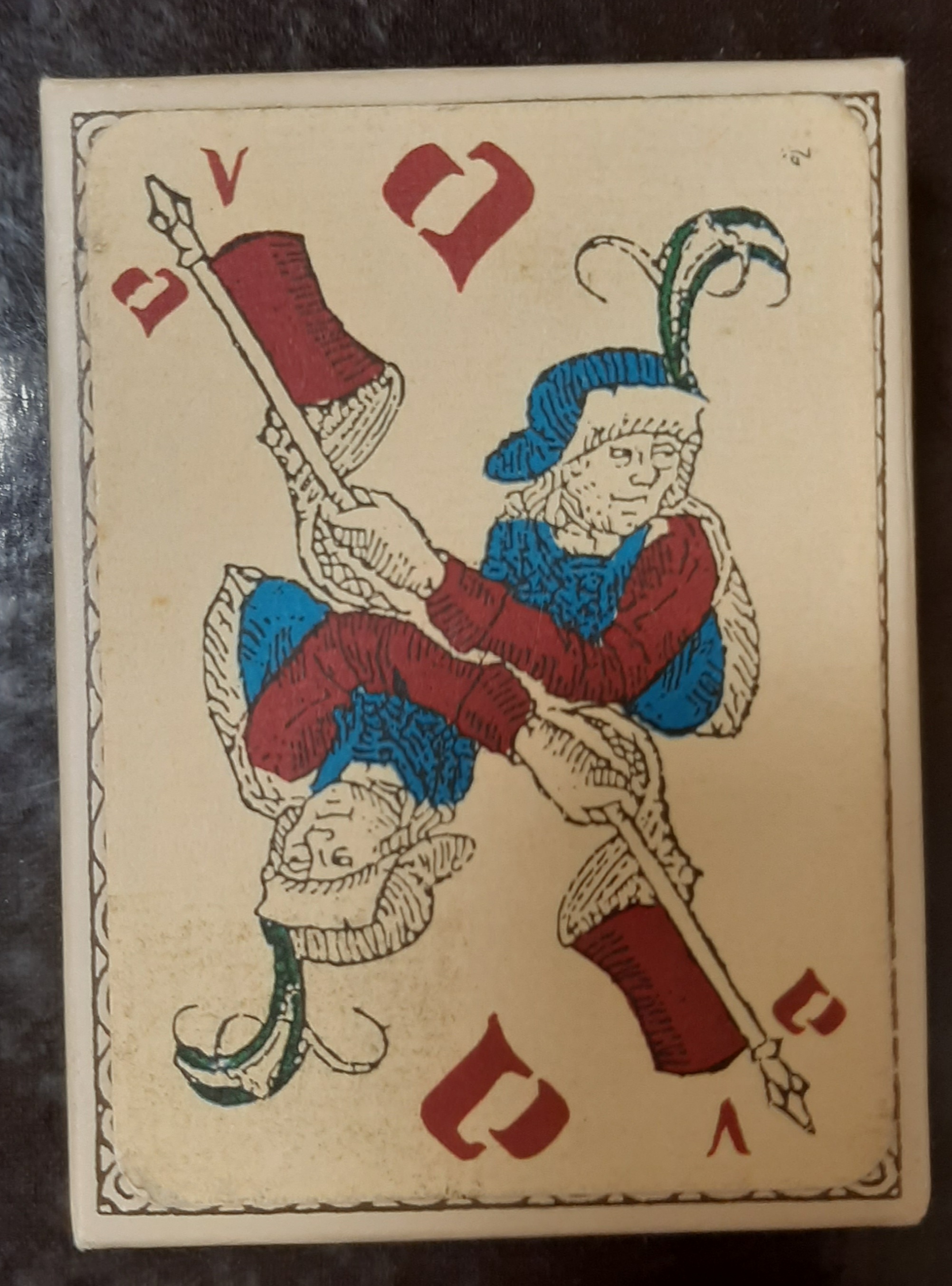 קלפי משחק, Grimaud, France